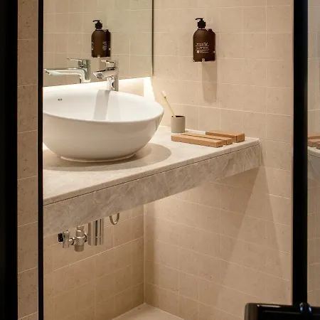 Wren Urban Nest فندق