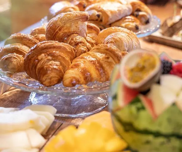 Отель Wren Urban Nest Дублин